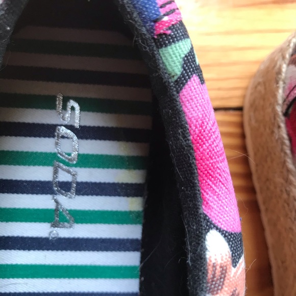 Soda Pink Floral Espadrilles Sneakers, NWOB, 8.5 - Picture 4 of 10